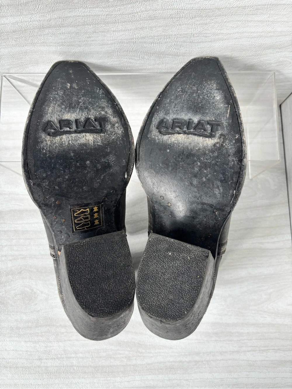 With Box Ariat Women’s Western Boots - naturally distressed black booties size 8 - Picture 2 of 16